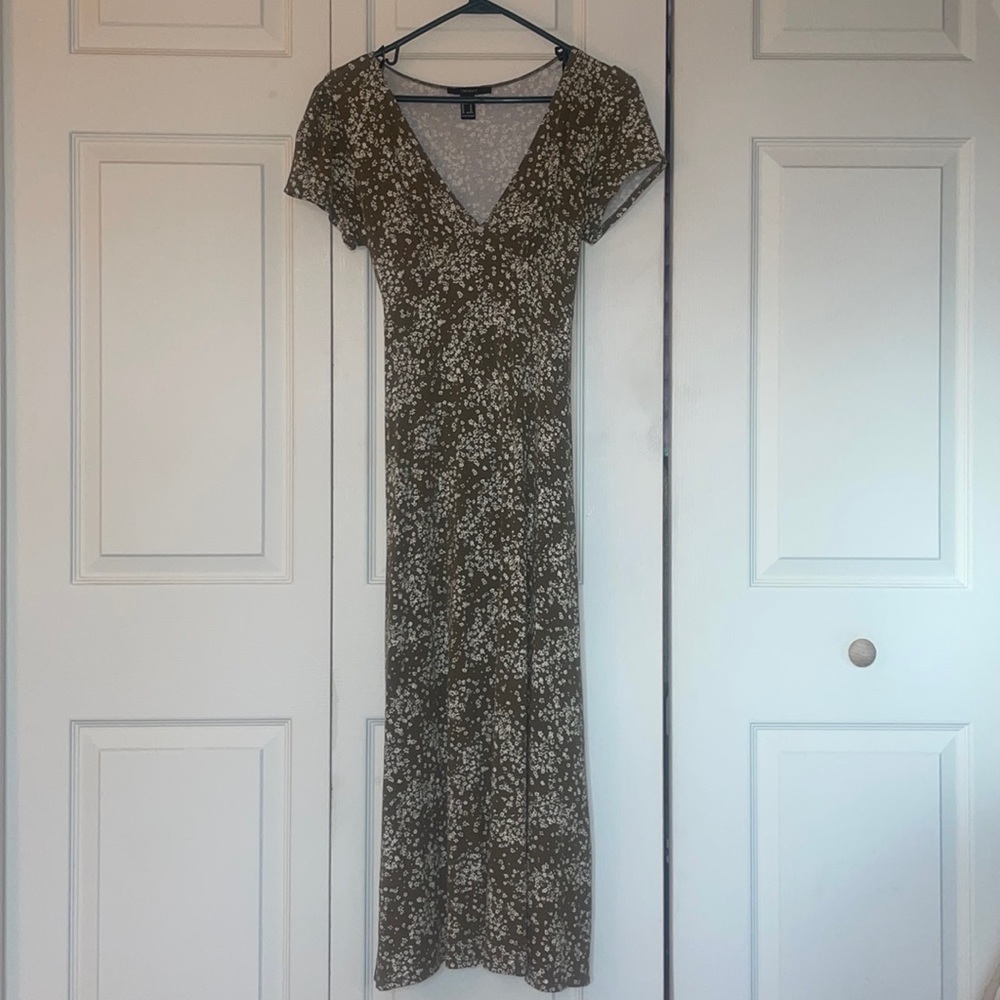 Medium spandex H&M maxi dress; modest sage dress with white flowers.